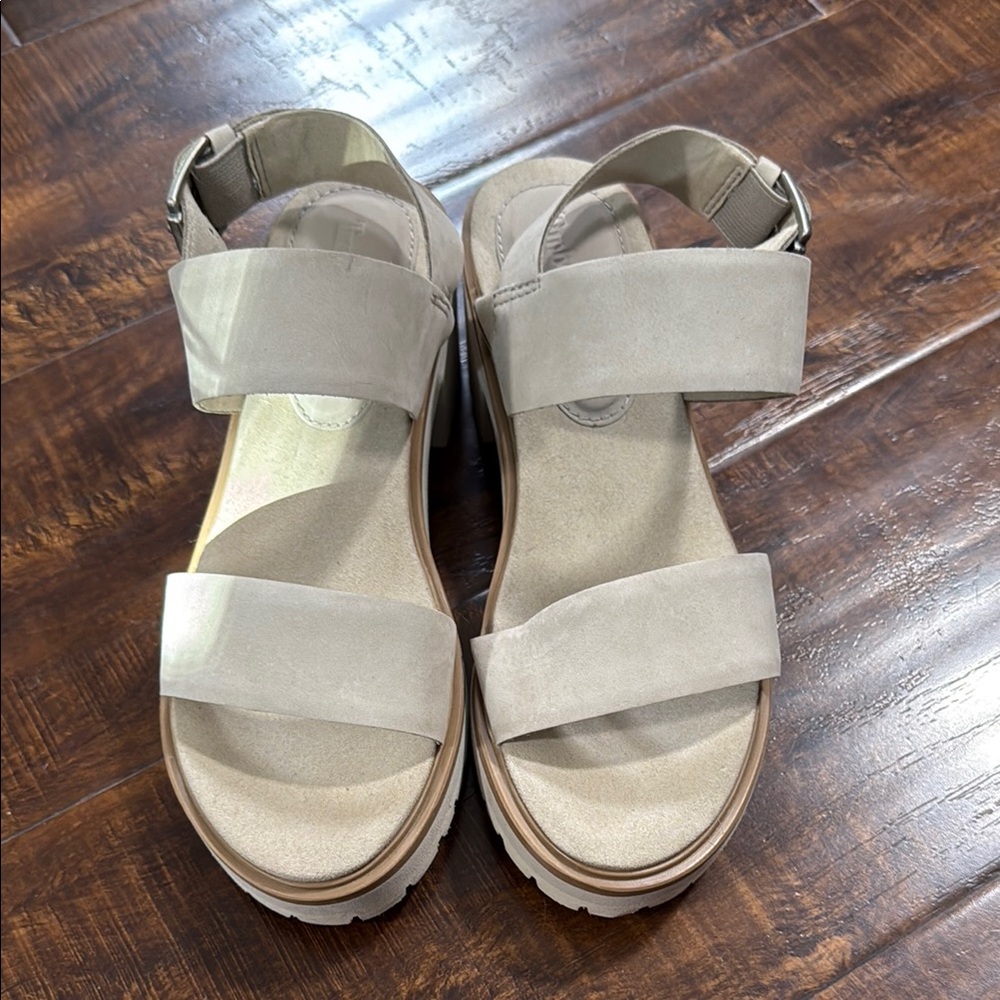 Timberland Cream Platform Sandals - Picture 2 of 8
